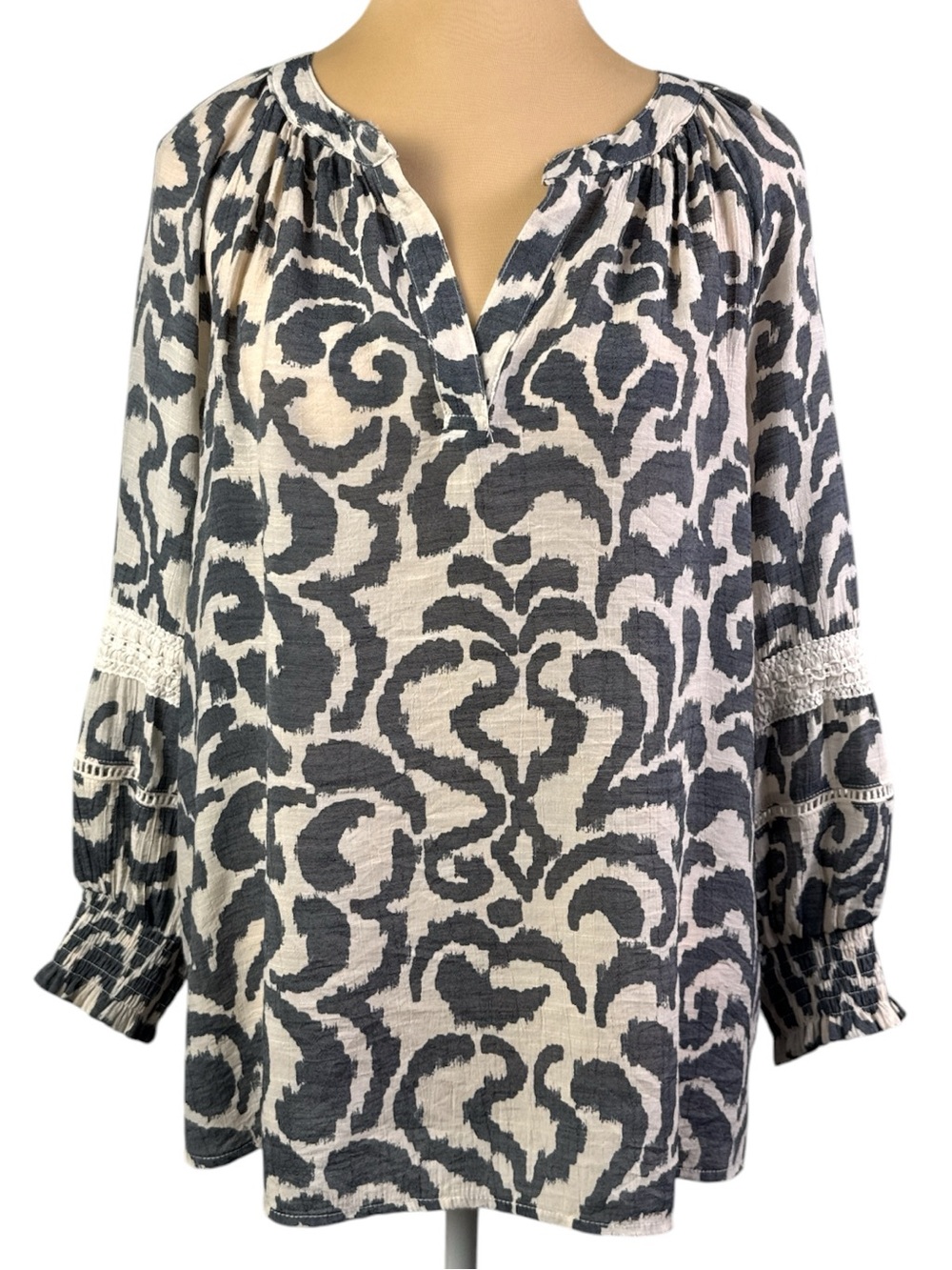 Hope & Harlow Boho Peasant Blouse Gray Cream Damask Print Smocked Sleeve Top L